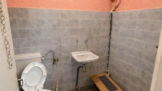 Магазин Наеми, Колхозен пазар, Варна (4)