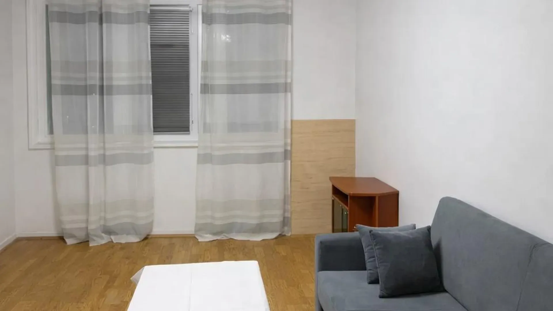 Three-room Rentals, Avtogara, Varna – photo 1