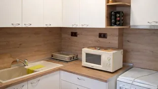 Тристаен Наеми, Център, Варна (2)