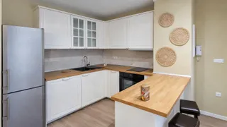 Тристаен Наеми, Общината, Варна (3)