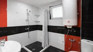 Тристаен Наеми, Гръцка махала, Варна (8)
