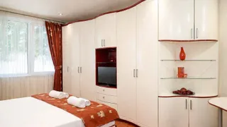 Тристаен Наеми, Окръжна болница, Варна (5)