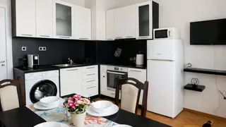 Тристаен Наеми, Базар Левски, Варна (4)