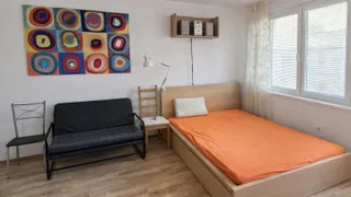 Едностаен Наеми, Конфуто, Варна