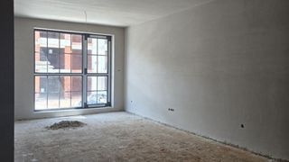 Тристаен Продажби, София (2)