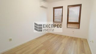Тристаен Наеми, Варна (4)