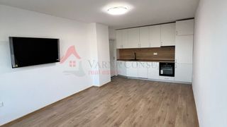 Тристаен Продажби, Варна