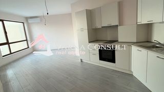 Тристаен Продажби, Варна