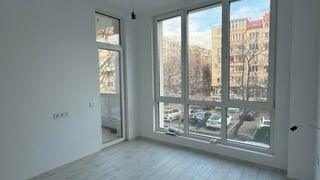 Тристаен Продажби, Бургас