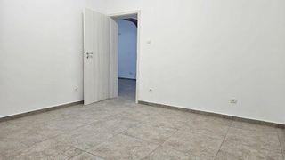 Тристаен Наеми, Център-ЦУМ, София (3)