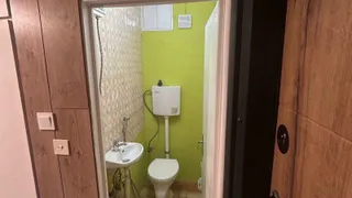 Тристаен Наеми, Люлин 10, София (8)