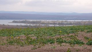 Продава парцел за застрояване (2)
