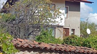 Двуетажна къща в село Радотина (10)