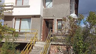 Двуетажна къща в село Радотина (27)